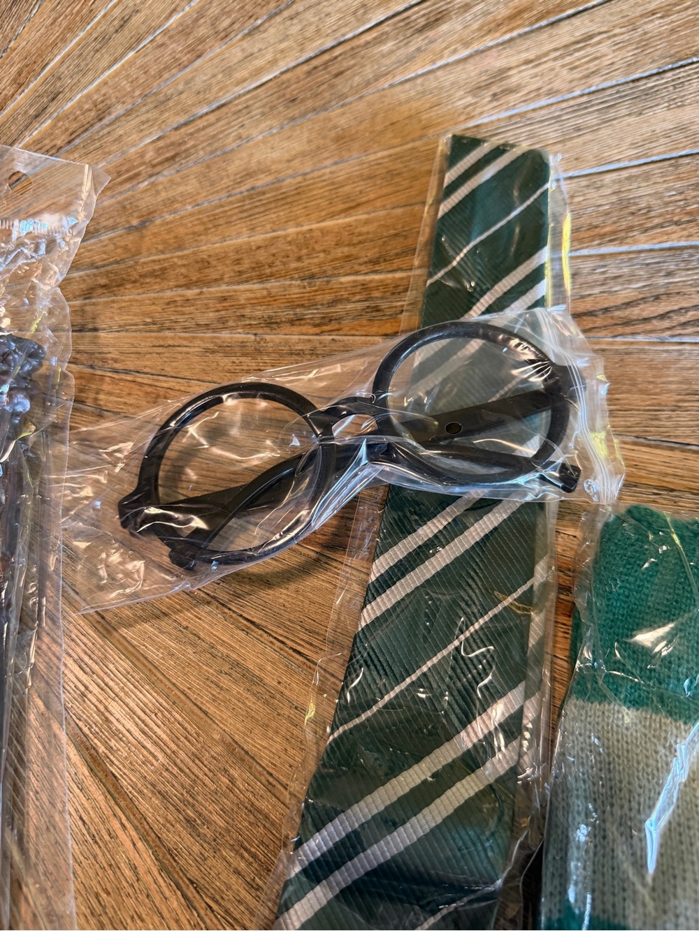 NWT Harry Potter Slytherin Costume Robe Scarf Tie Wand Glasses Adult Med 5 pc - Picture 6 of 10